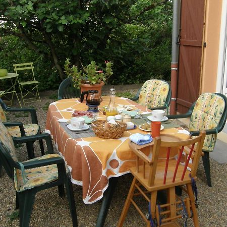 Bed and Breakfast À l'ombre des 2 Figuiers à Chassieu Extérieur photo