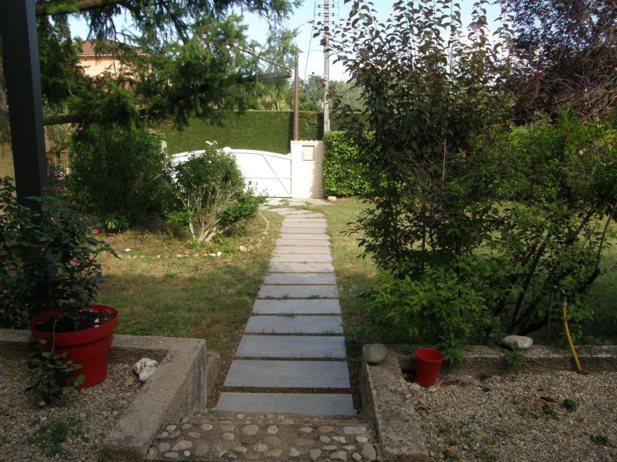 Bed and Breakfast À l'ombre des 2 Figuiers à Chassieu Extérieur photo